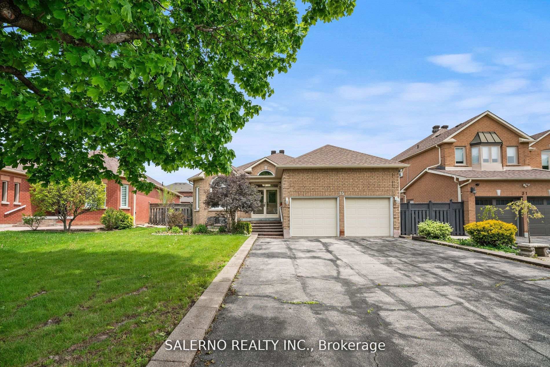 Photo 3 of 25 Lockheed Avenue, Vaughan, Maple — HOMEH