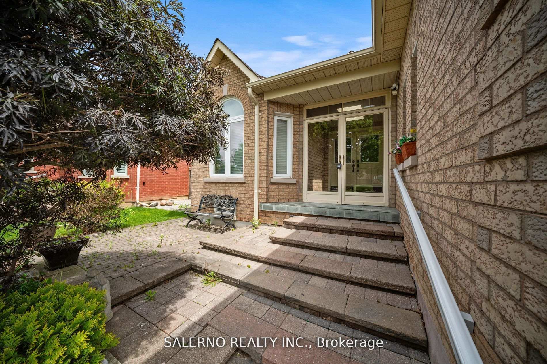 Photo 4 of 25 Lockheed Avenue, Vaughan, Maple — HOMEH