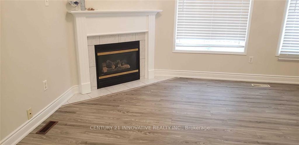 Photo 3 of Unit Upper, 32 Yellowood Circle, Vaughan, Patterson — HOMEH