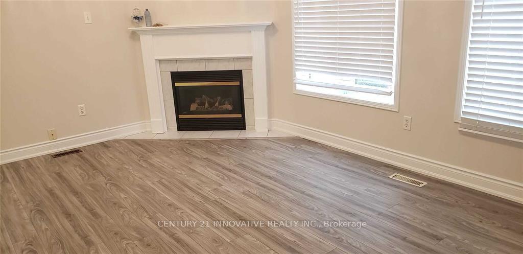 Photo 4 of Unit Upper, 32 Yellowood Circle, Vaughan, Patterson — HOMEH