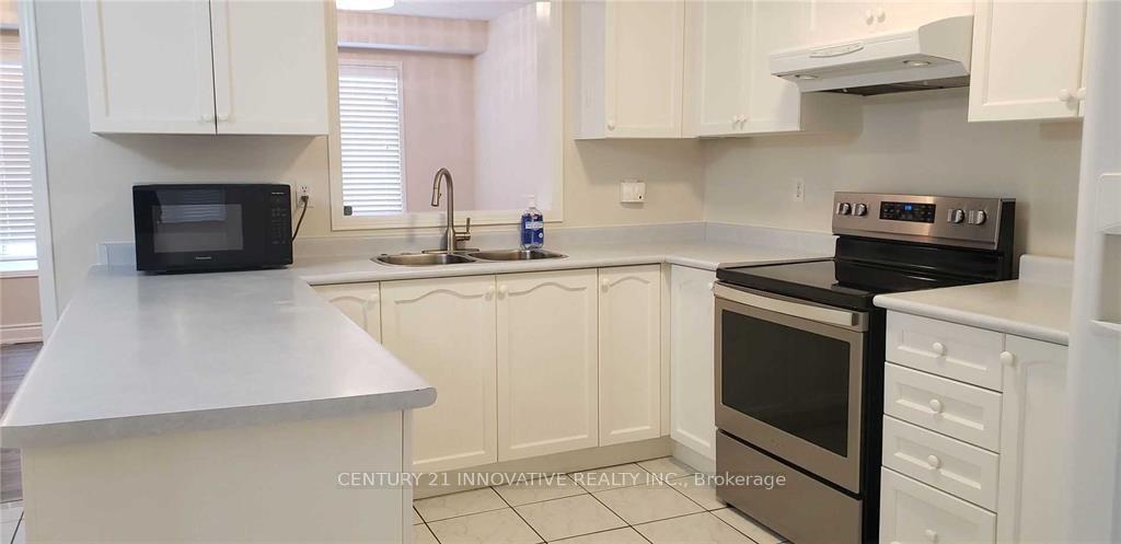 Photo 6 of Unit Upper, 32 Yellowood Circle, Vaughan, Patterson — HOMEH