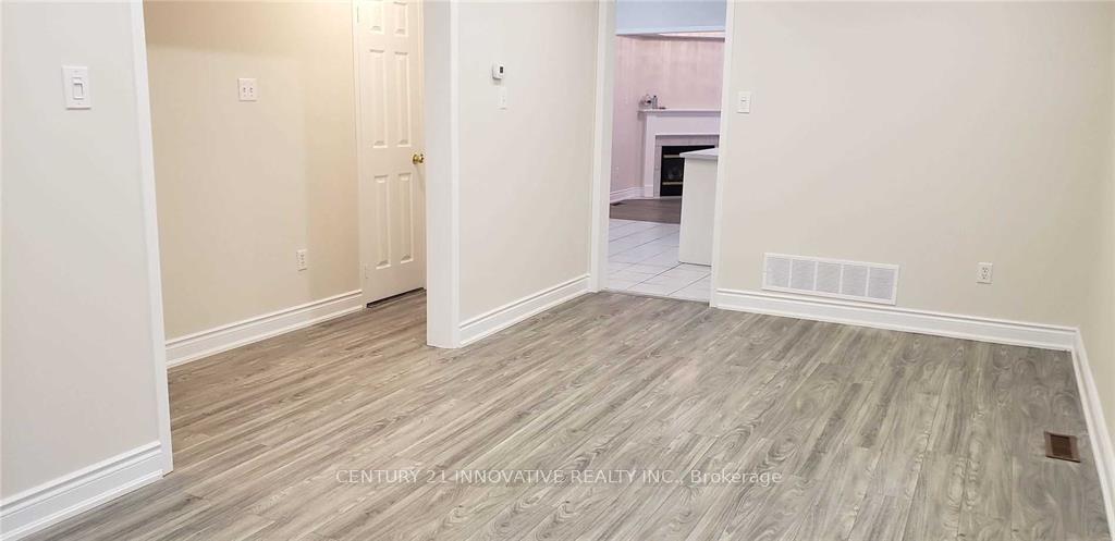 Photo 13 of Unit Upper, 32 Yellowood Circle, Vaughan, Patterson — HOMEH