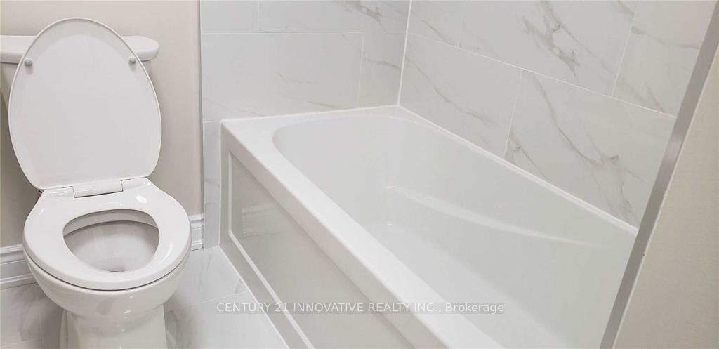 Photo 18 of Unit Upper, 32 Yellowood Circle, Vaughan, Patterson — HOMEH