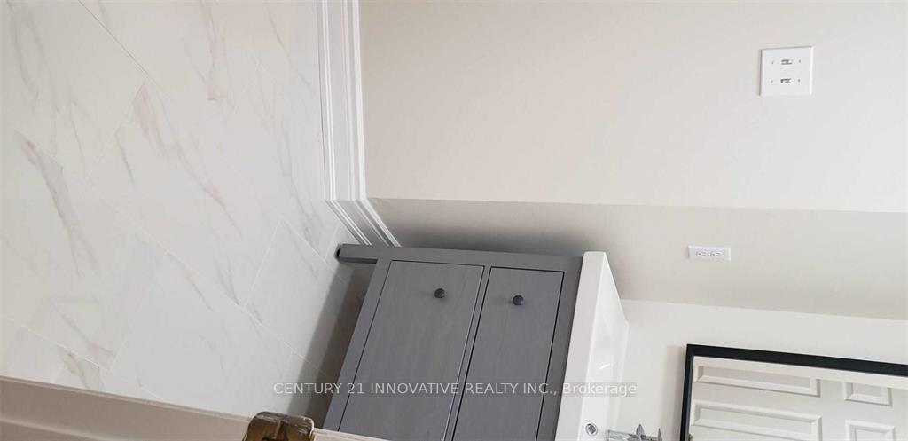 Photo 25 of Unit Upper, 32 Yellowood Circle, Vaughan, Patterson — HOMEH