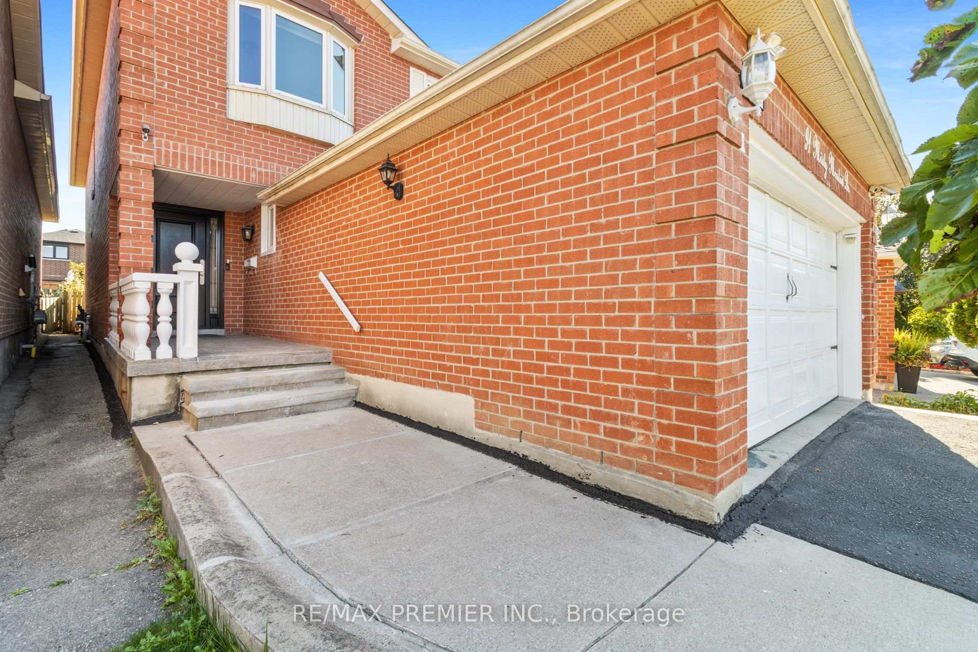 Photo 3 of 91 Misty Meadow Drive, Vaughan, East Woodbridge — HOMEH