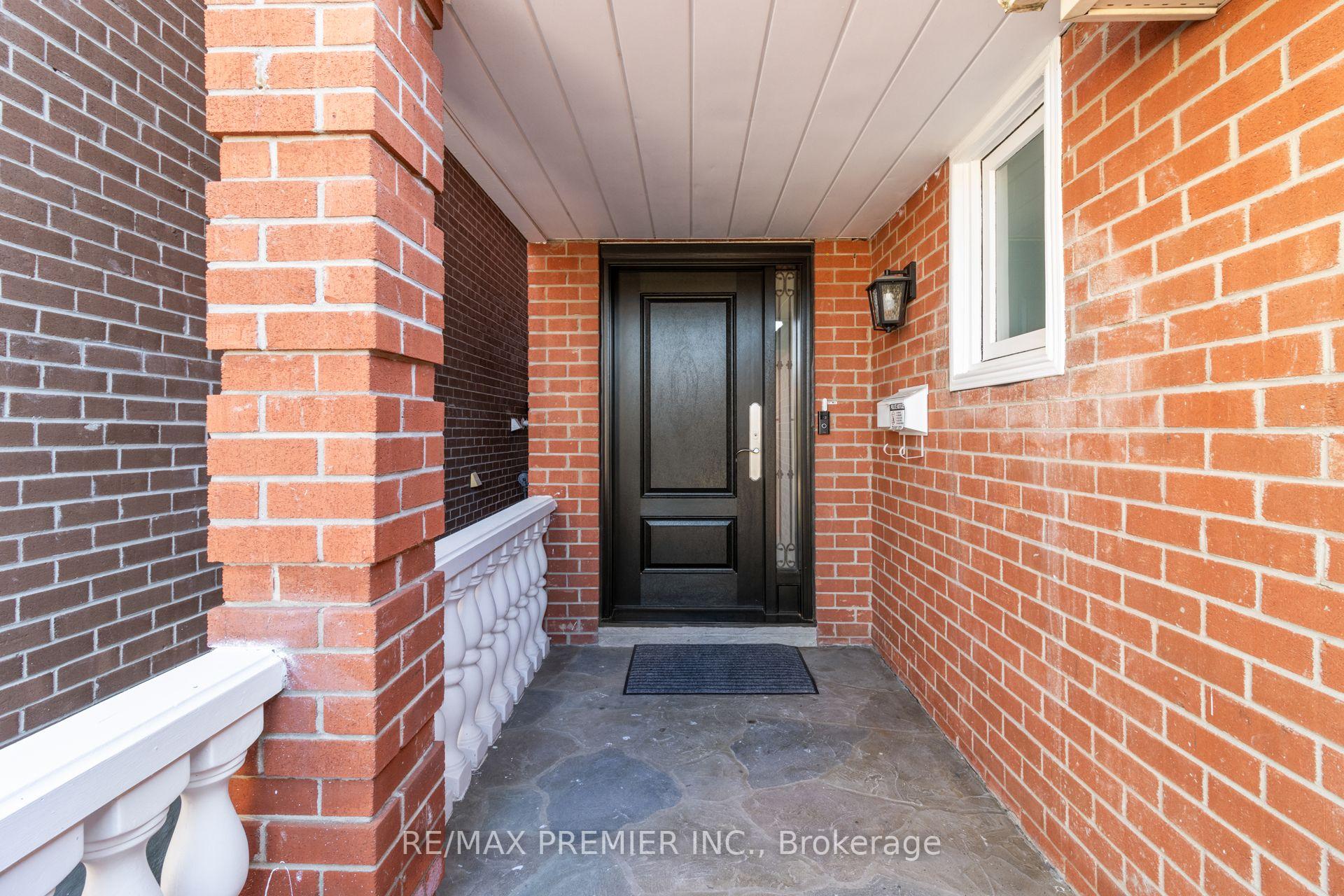 Photo 4 of 91 Misty Meadow Drive, Vaughan, East Woodbridge — HOMEH