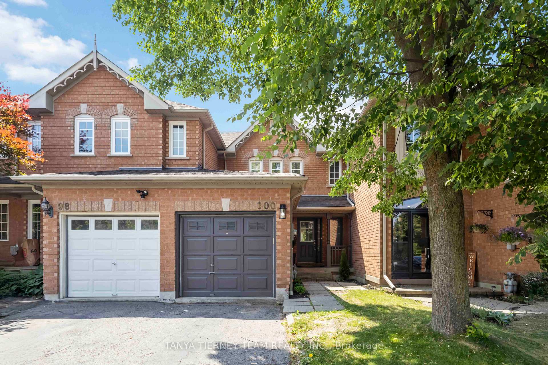Photo 2 of 100 Zachary Place, Whitby, Brooklin — HOMEH