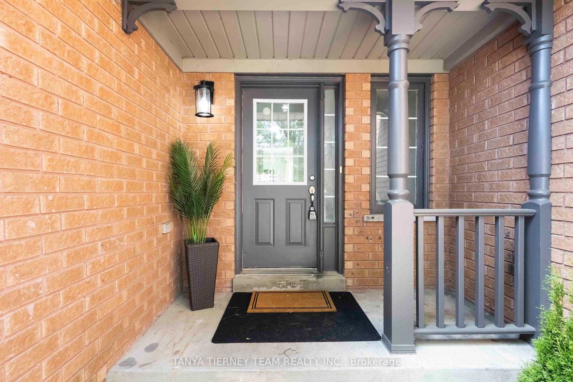 Photo 4 of 100 Zachary Place, Whitby, Brooklin — HOMEH