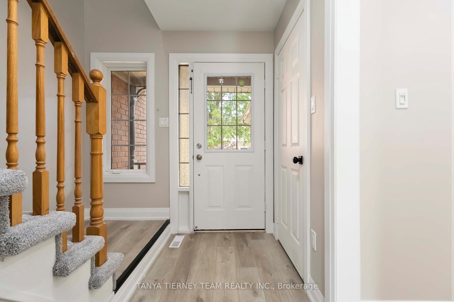Photo 5 of 100 Zachary Place, Whitby, Brooklin — HOMEH