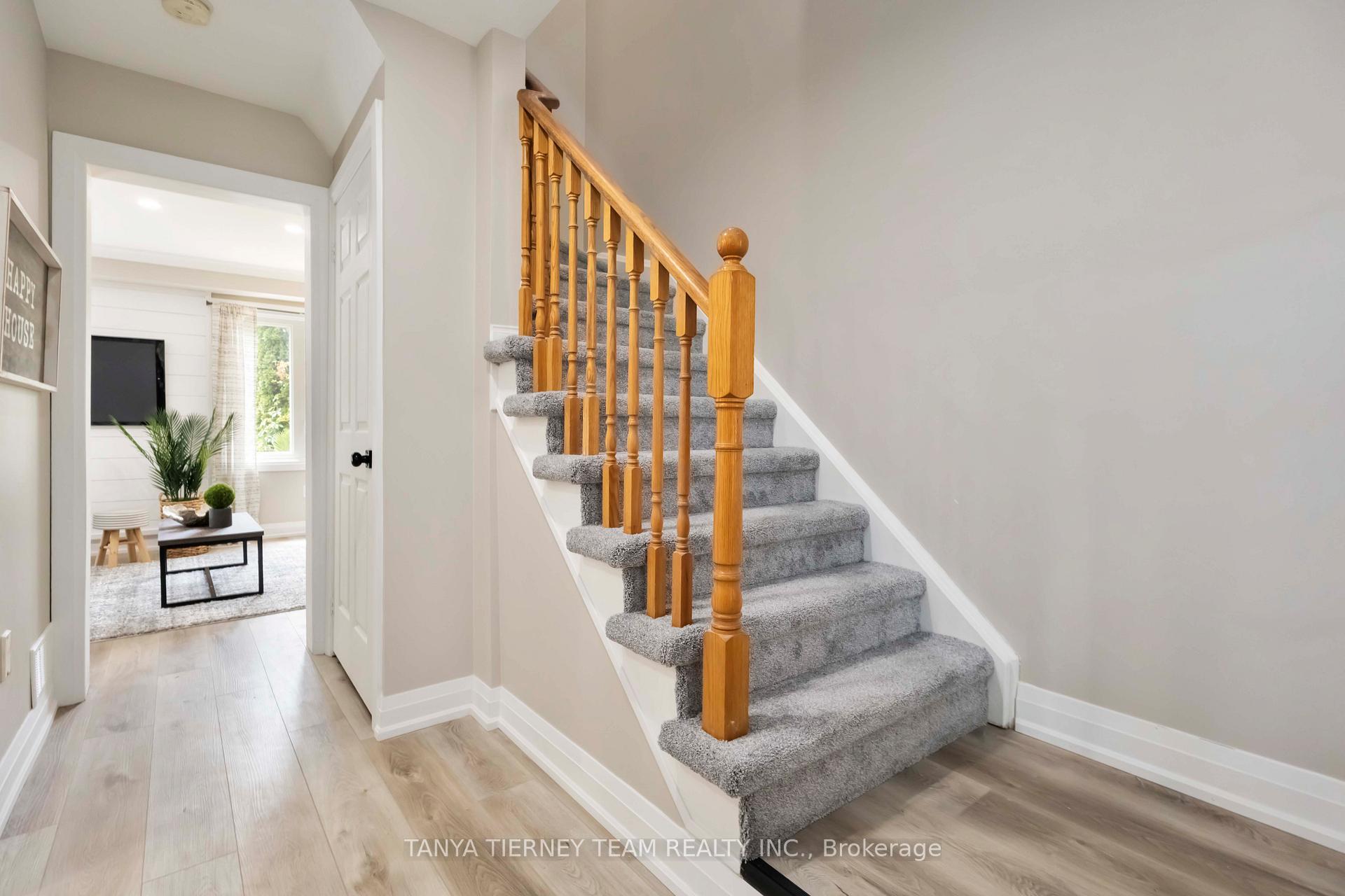 Photo 6 of 100 Zachary Place, Whitby, Brooklin — HOMEH