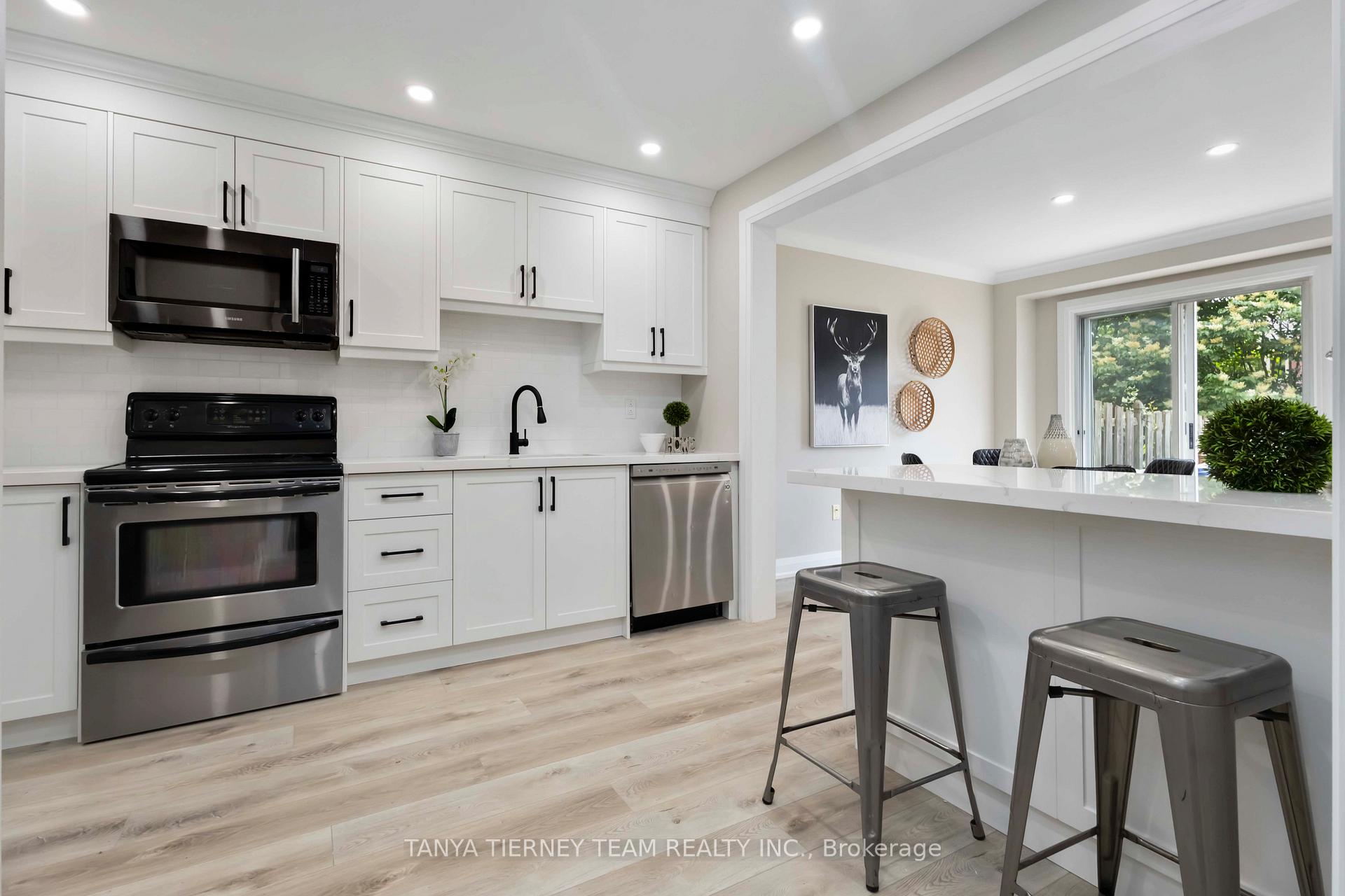 Photo 7 of 100 Zachary Place, Whitby, Brooklin — HOMEH