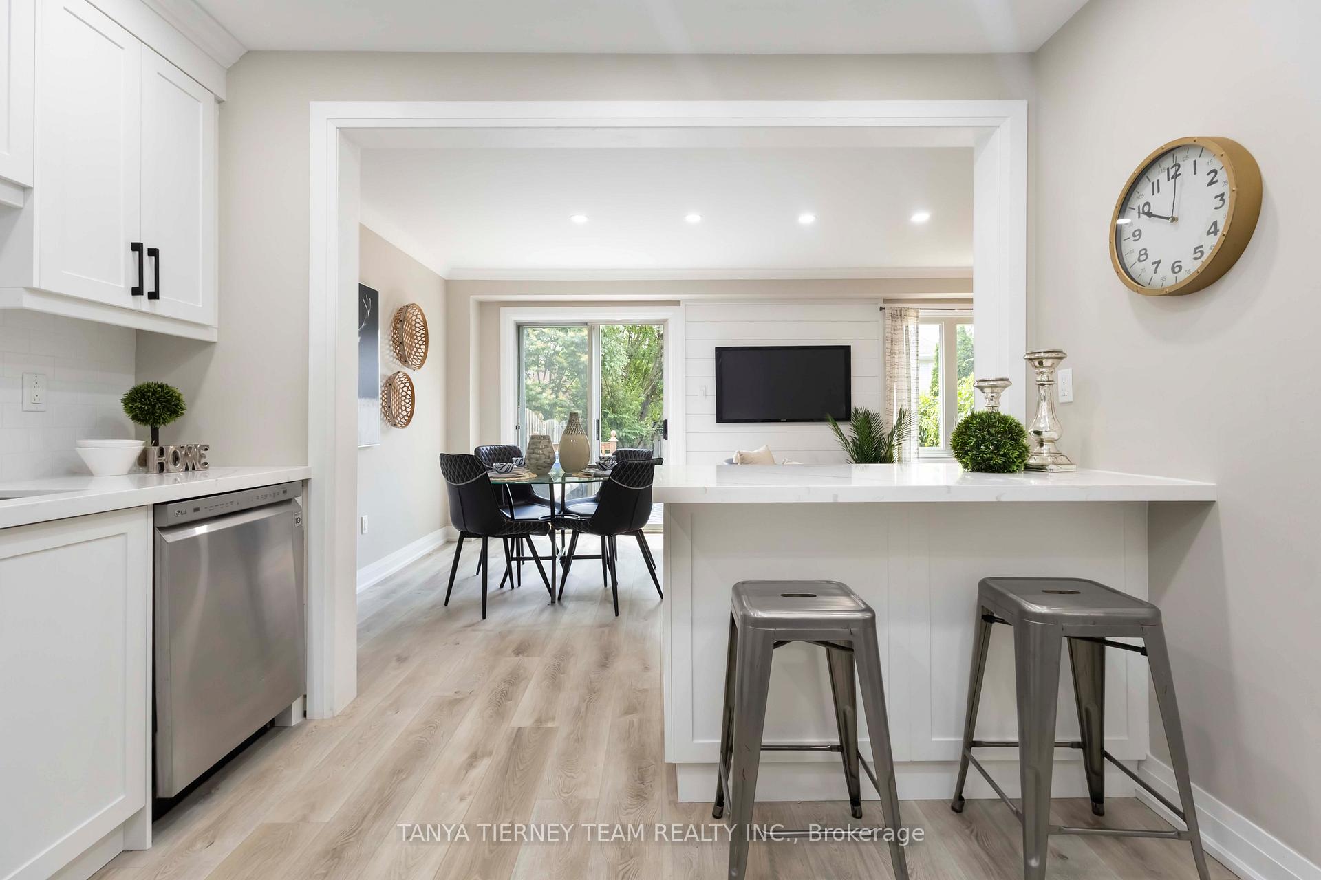 Photo 9 of 100 Zachary Place, Whitby, Brooklin — HOMEH