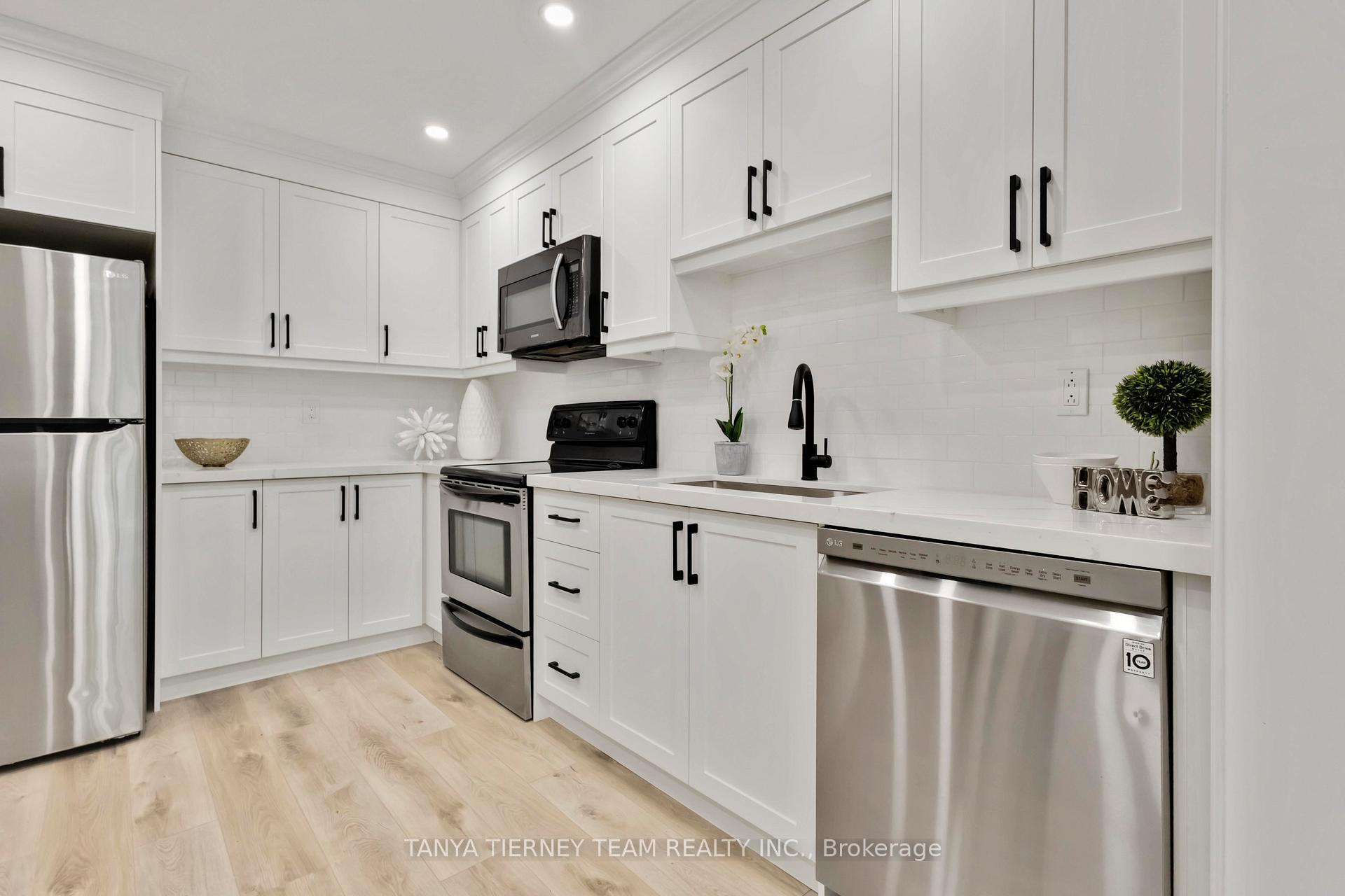 Photo 12 of 100 Zachary Place, Whitby, Brooklin — HOMEH
