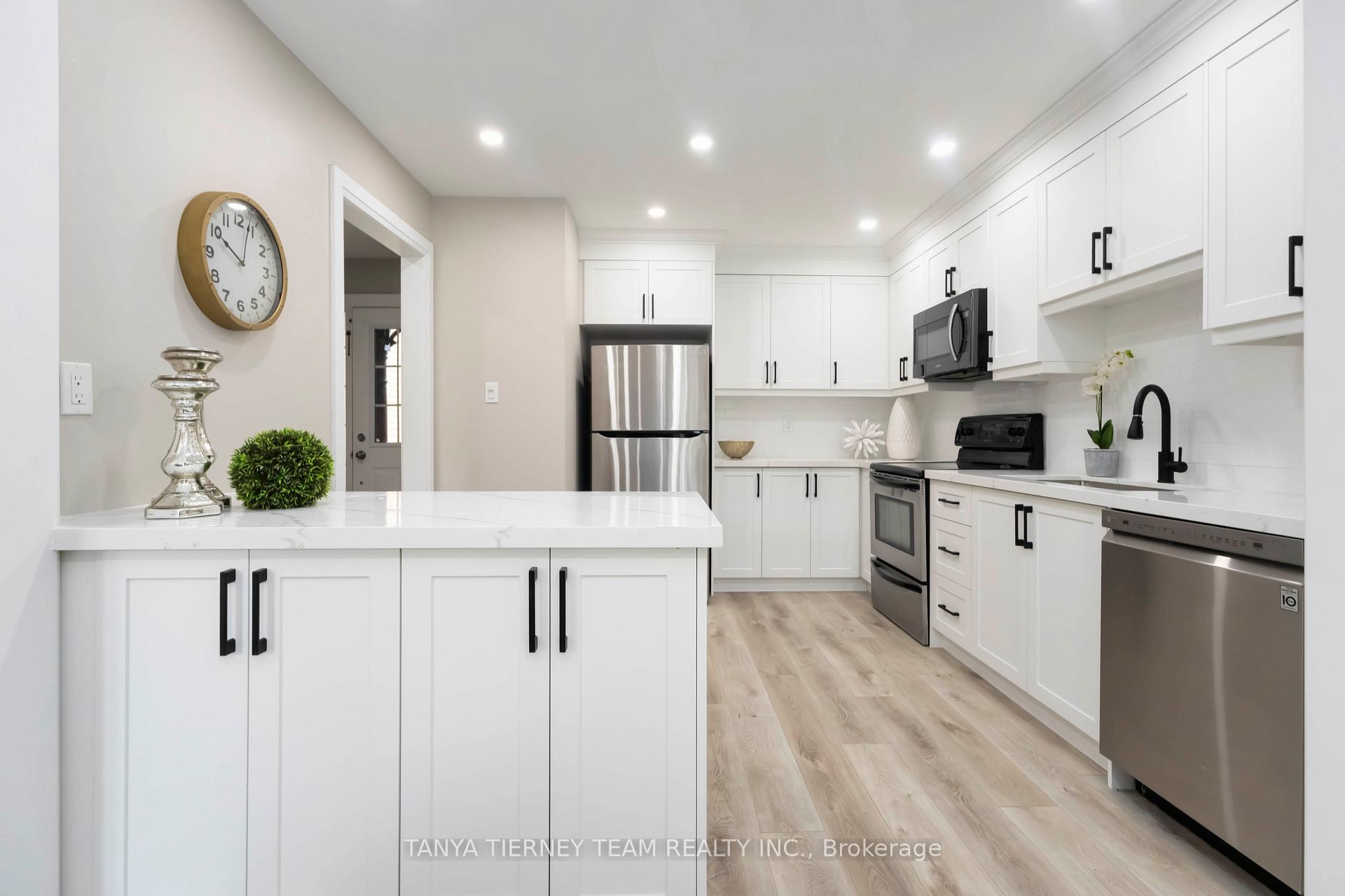 Photo 18 of 100 Zachary Place, Whitby, Brooklin — HOMEH