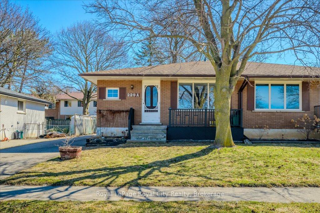 Photo 2 of 229A Cedarbrae Avenue, Waterloo, Lakeshore Village — HOMEH