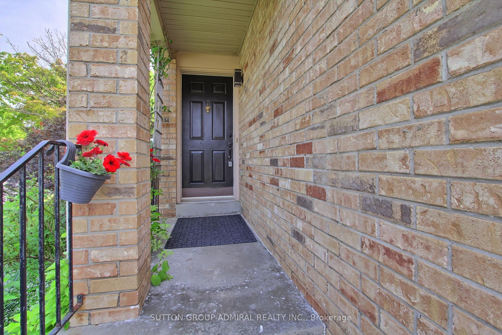 Photo 4 of 26 Carron Avenue, Vaughan, Maple — HOMEH