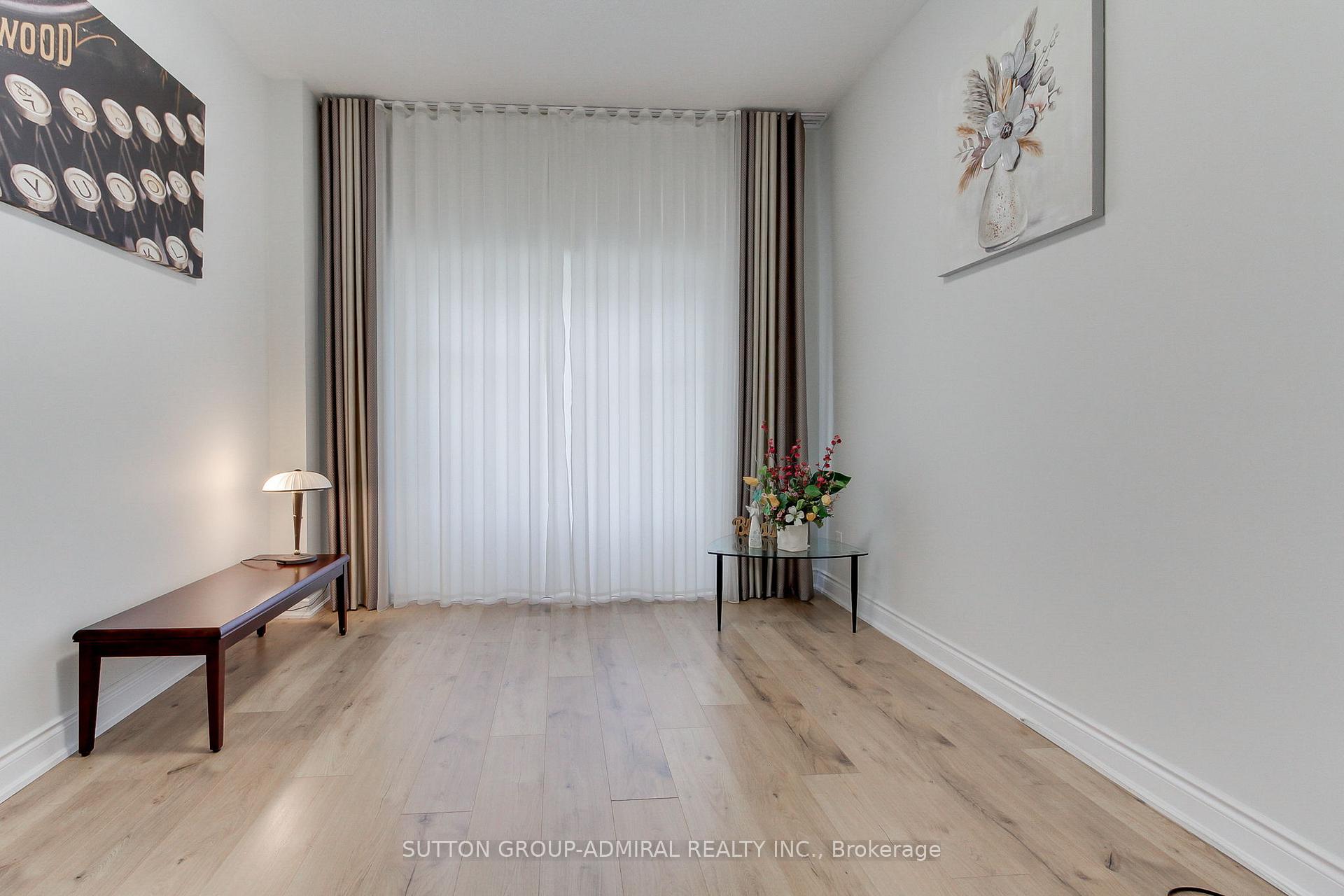 Photo 8 of 26 Carron Avenue, Vaughan, Maple — HOMEH
