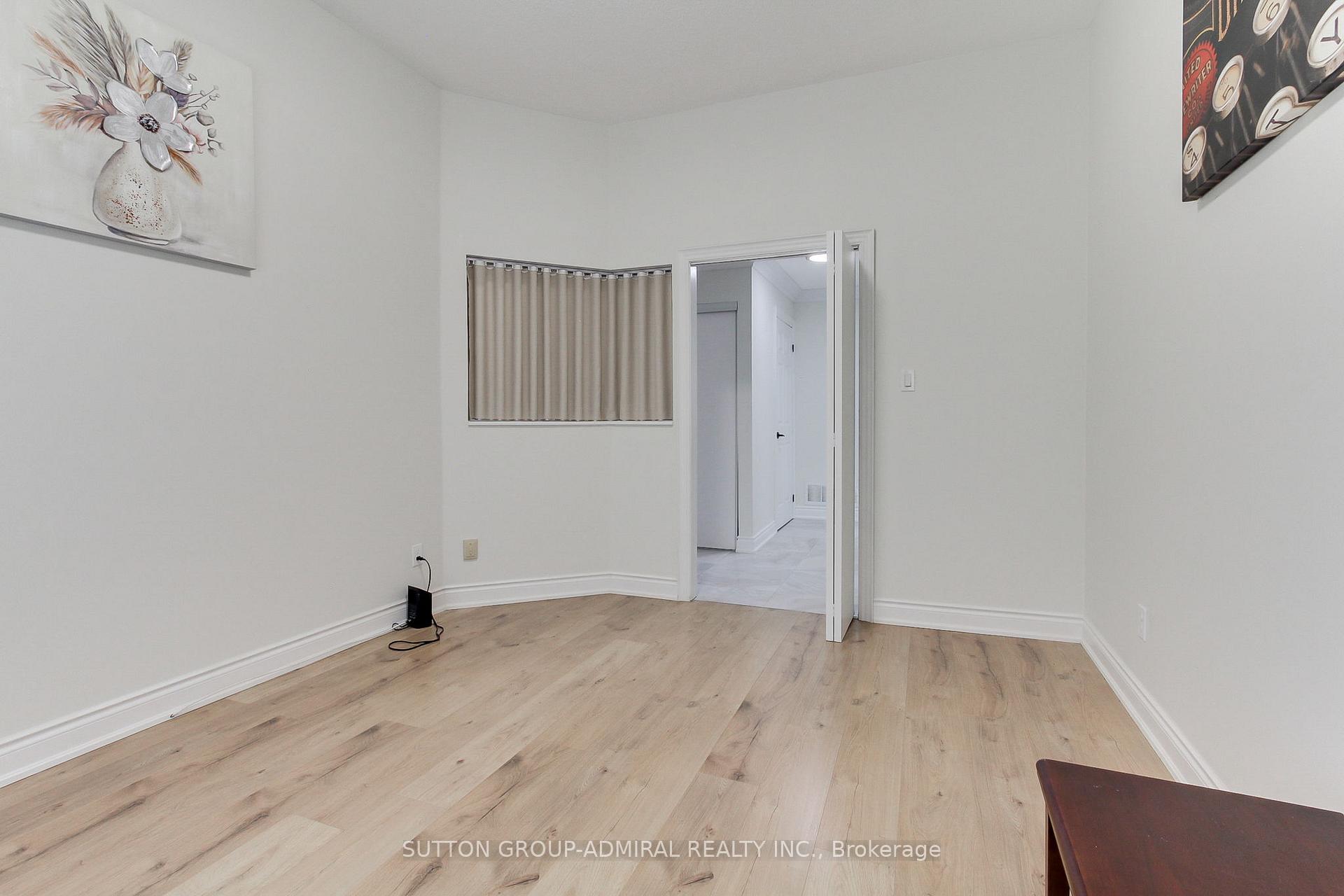 Photo 9 of 26 Carron Avenue, Vaughan, Maple — HOMEH