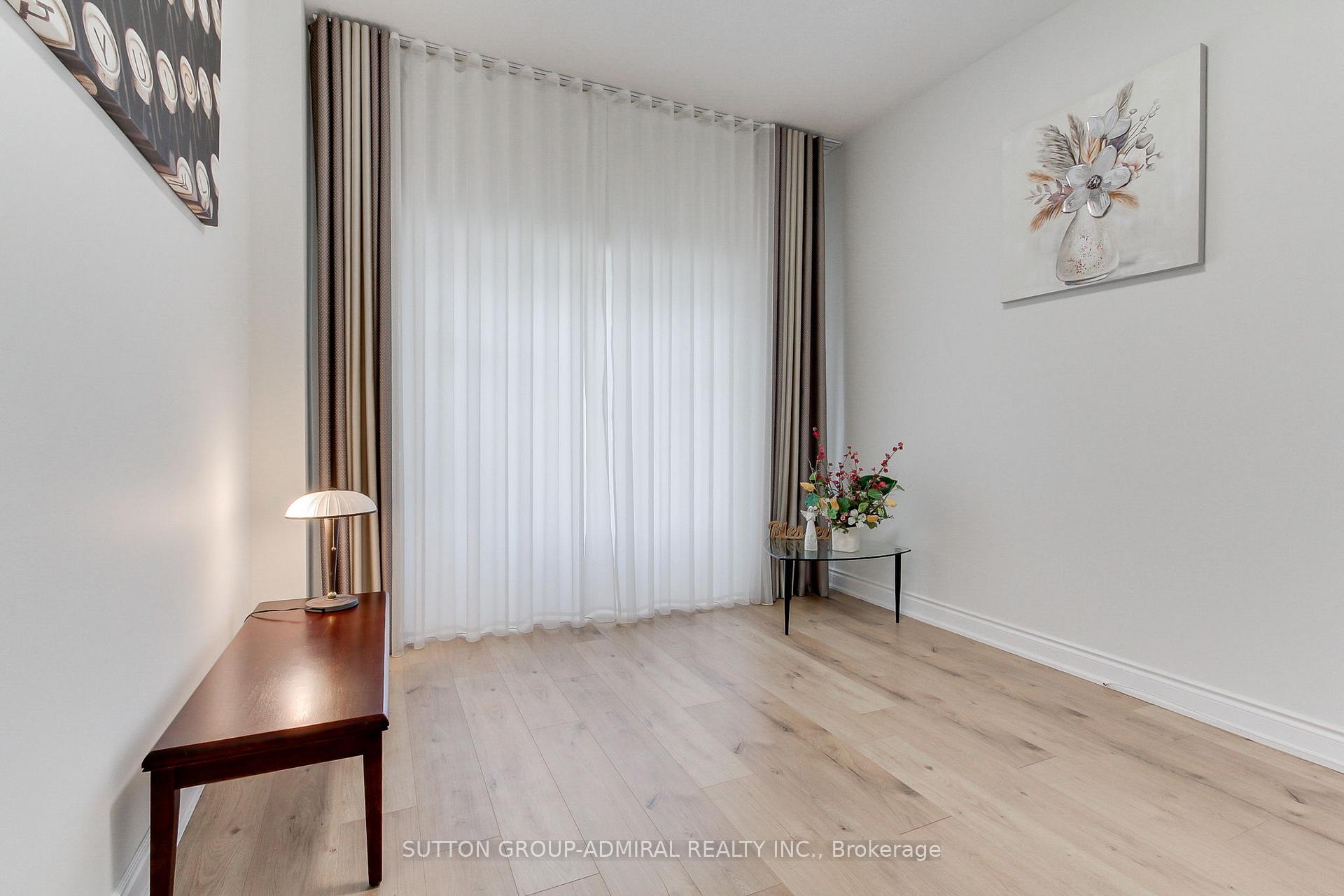 Photo 10 of 26 Carron Avenue, Vaughan, Maple — HOMEH