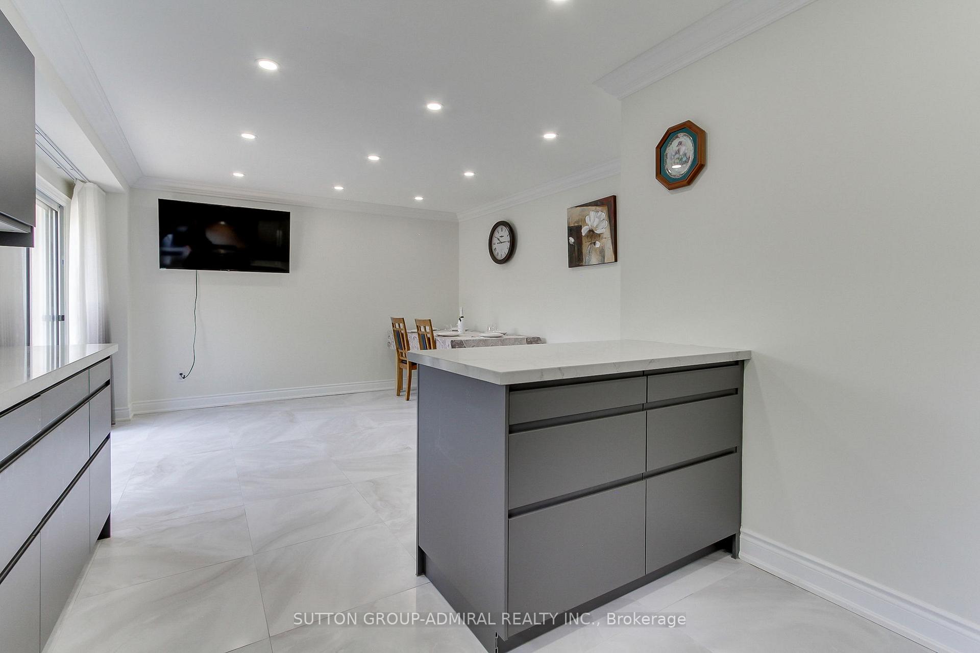 Photo 16 of 26 Carron Avenue, Vaughan, Maple — HOMEH