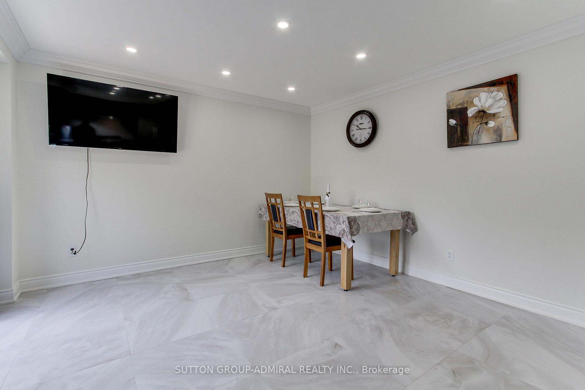 Photo 18 of 26 Carron Avenue, Vaughan, Maple — HOMEH