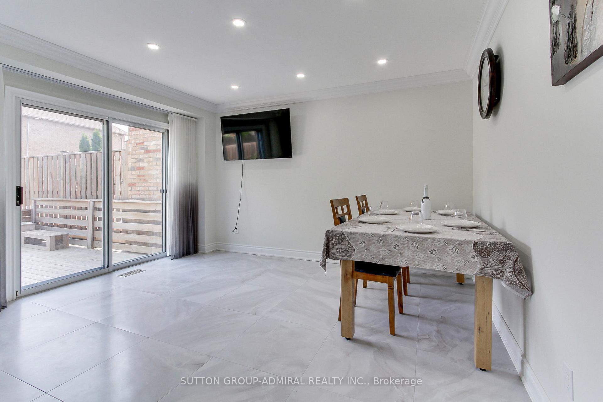 Photo 19 of 26 Carron Avenue, Vaughan, Maple — HOMEH