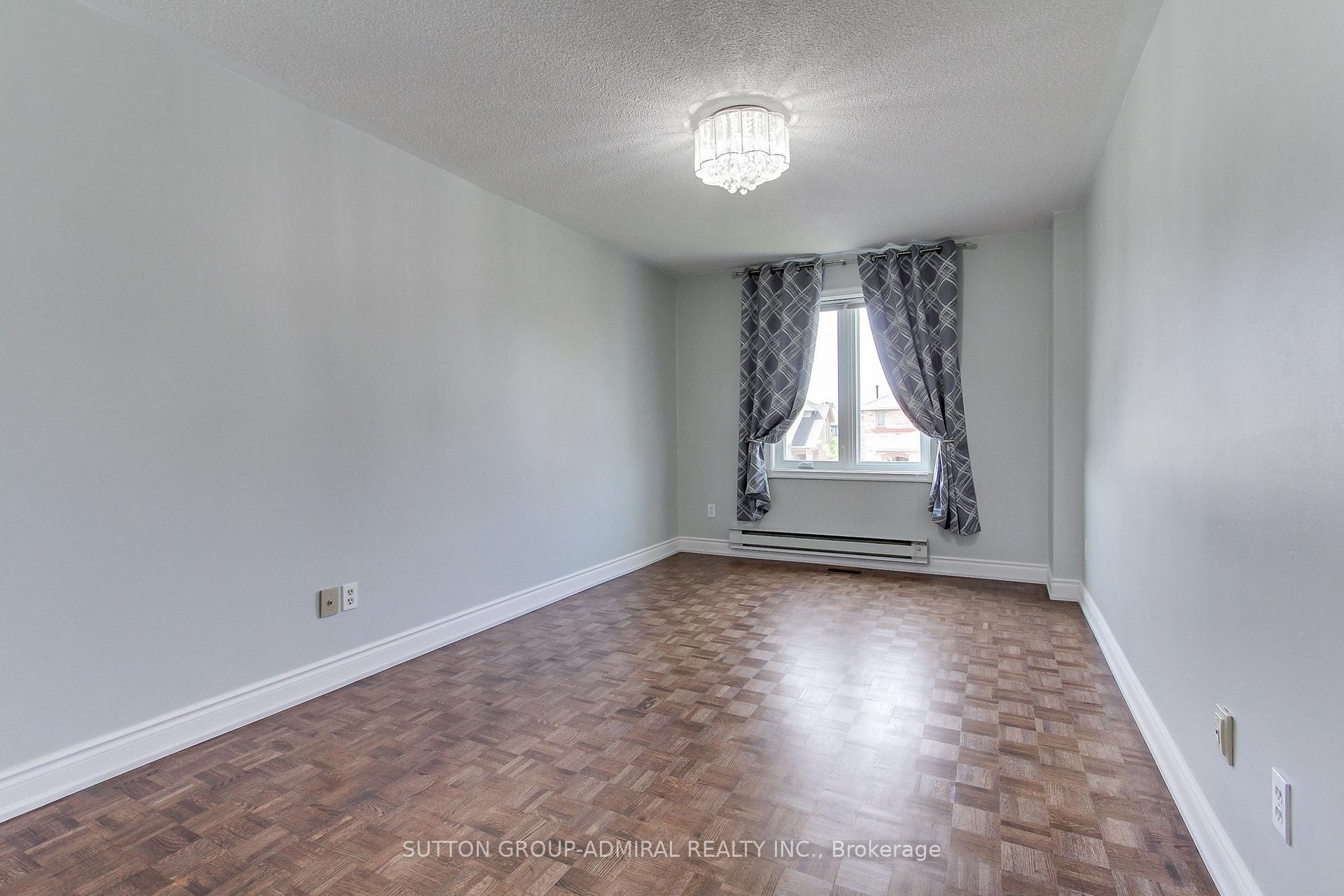 Photo 22 of 26 Carron Avenue, Vaughan, Maple — HOMEH