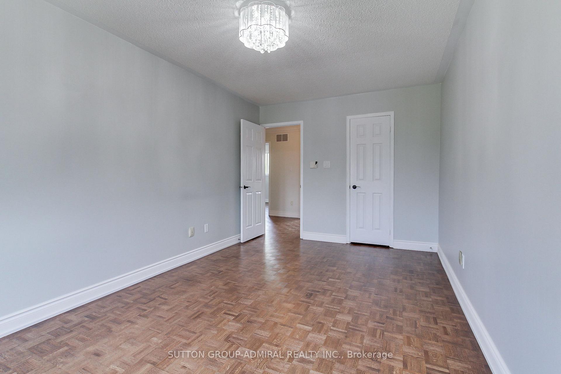 Photo 23 of 26 Carron Avenue, Vaughan, Maple — HOMEH
