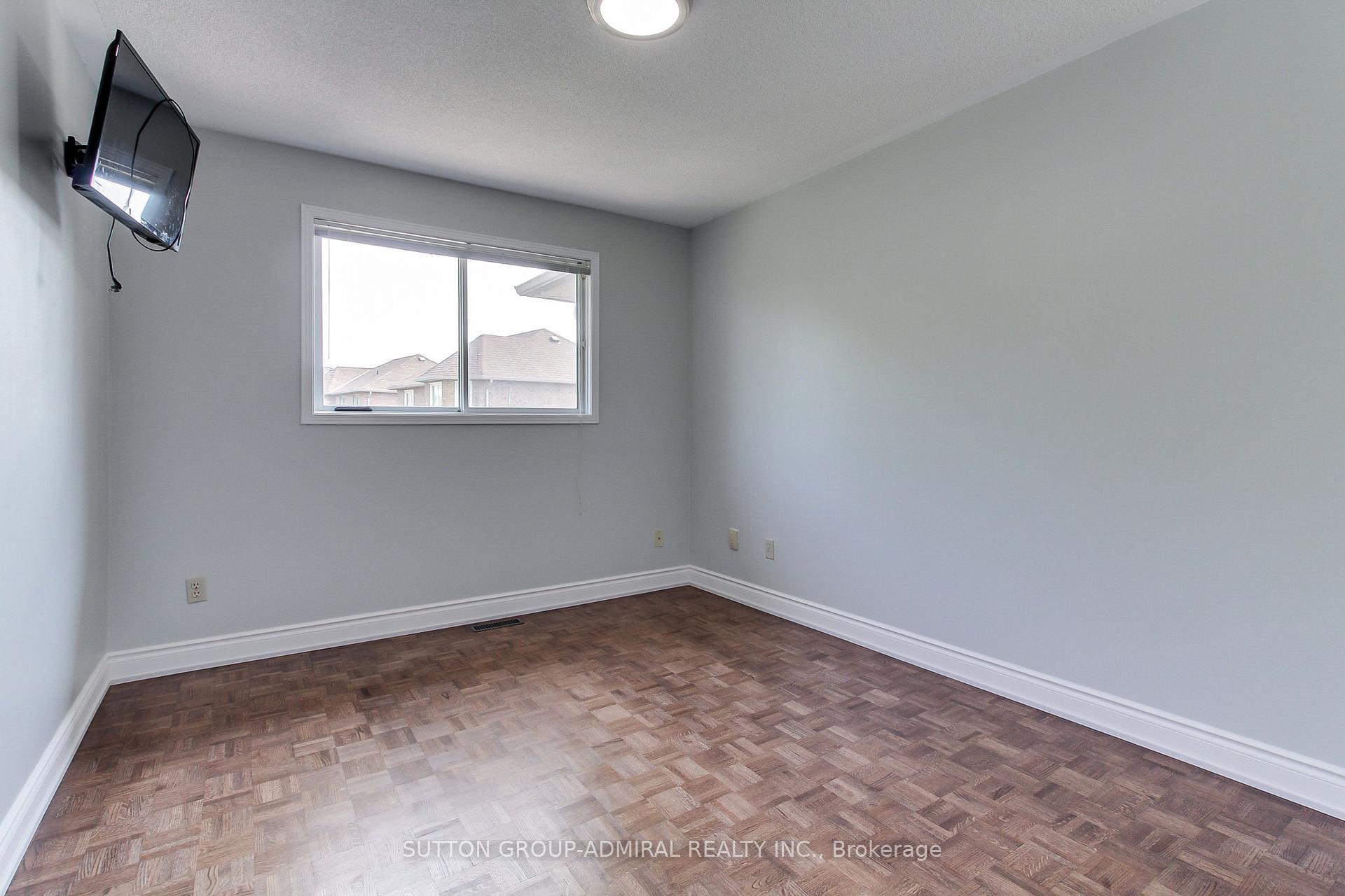 Photo 24 of 26 Carron Avenue, Vaughan, Maple — HOMEH