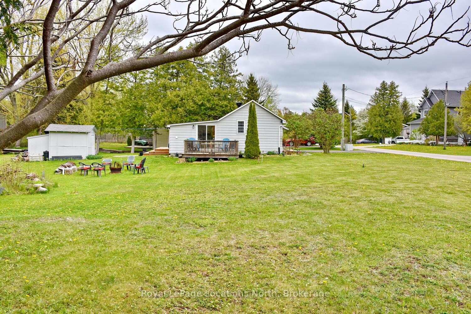 Photo 3 of 8 James Avenue, Wasaga Beach — HOMEH
