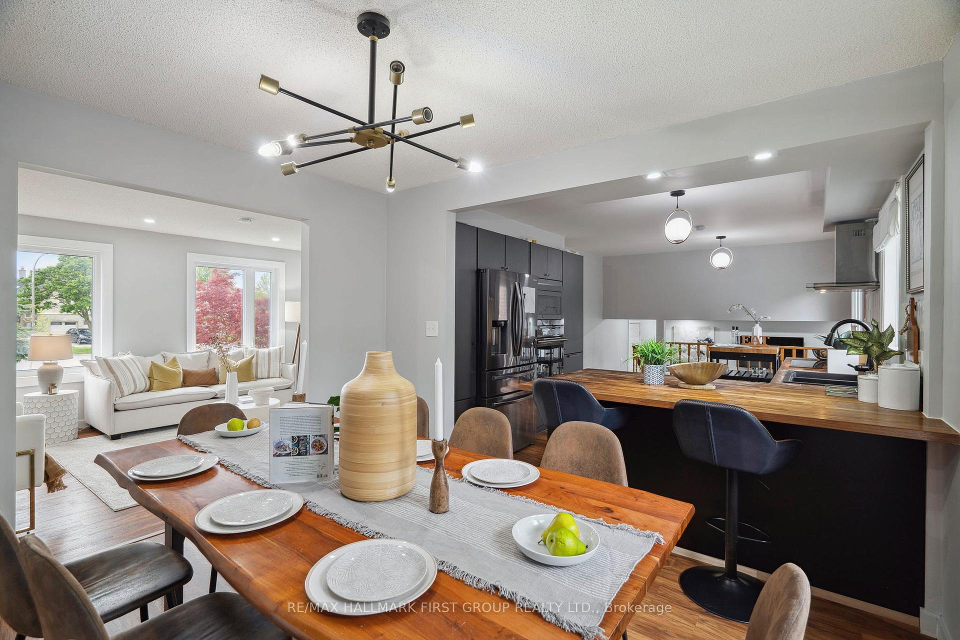 Photo 4 of 27 Evaleigh Court, Whitby, Blue Grass Meadows — HOMEH