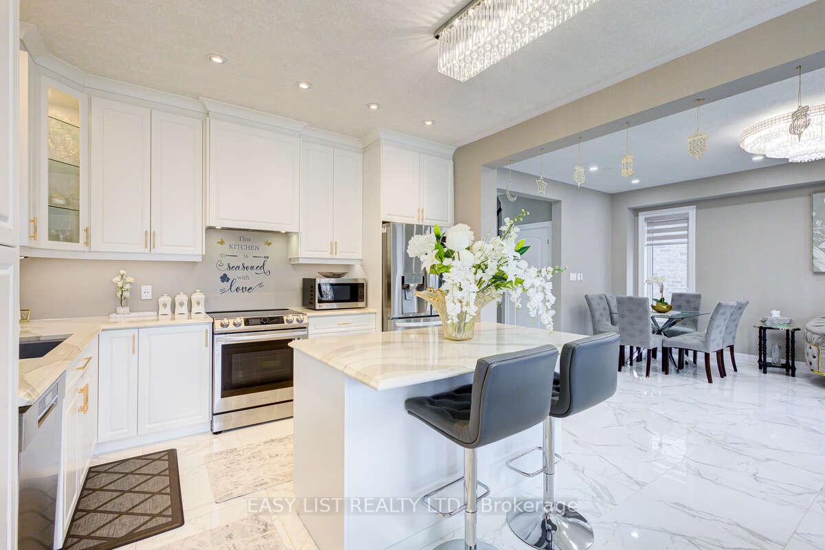Photo 5 of 284 Chokecherry Crescent, Waterloo, Beechwood/University — HOMEH