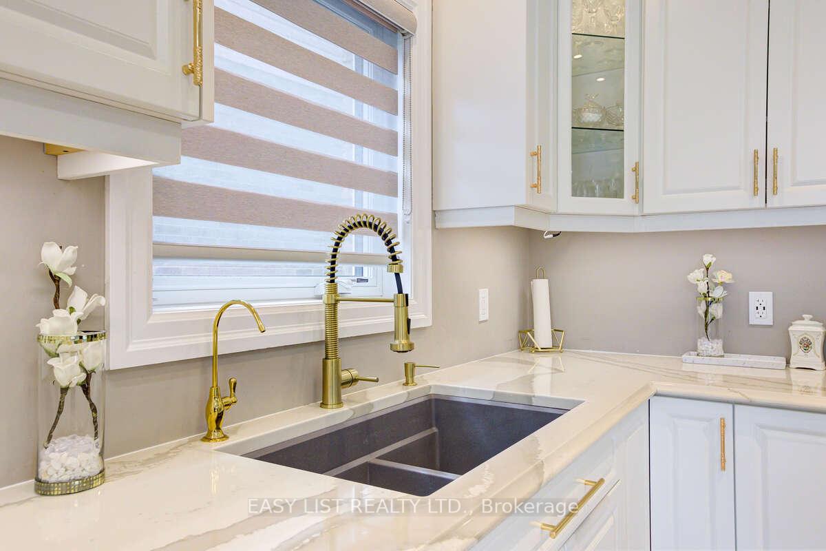 Photo 7 of 284 Chokecherry Crescent, Waterloo, Beechwood/University — HOMEH