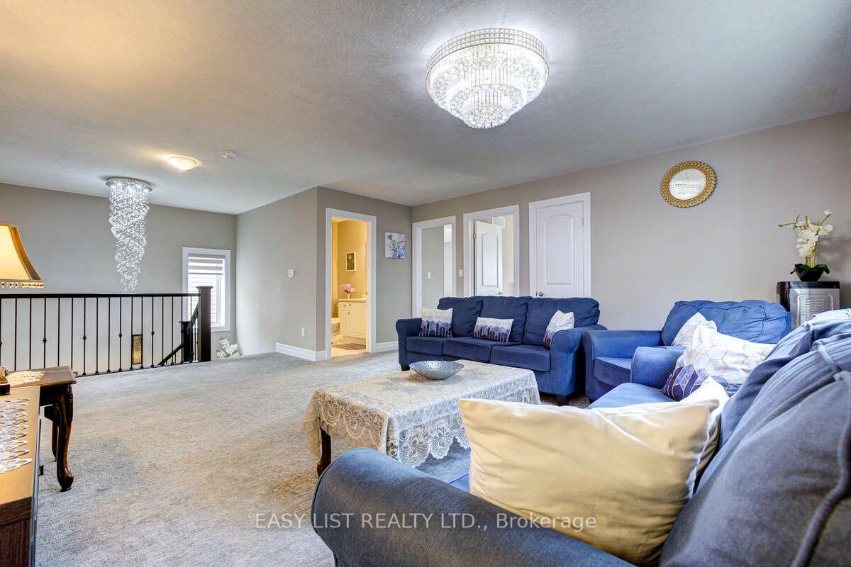 Photo 16 of 284 Chokecherry Crescent, Waterloo, Beechwood/University — HOMEH