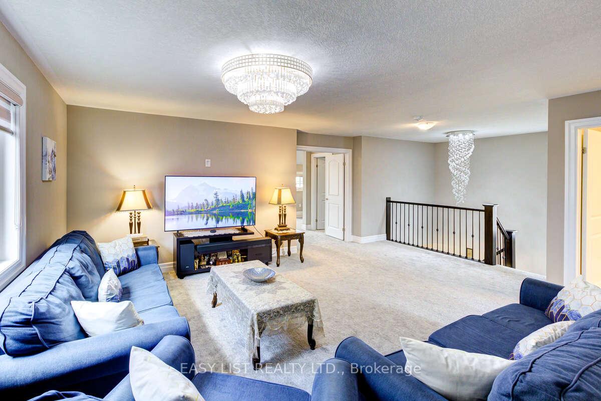 Photo 17 of 284 Chokecherry Crescent, Waterloo, Beechwood/University — HOMEH