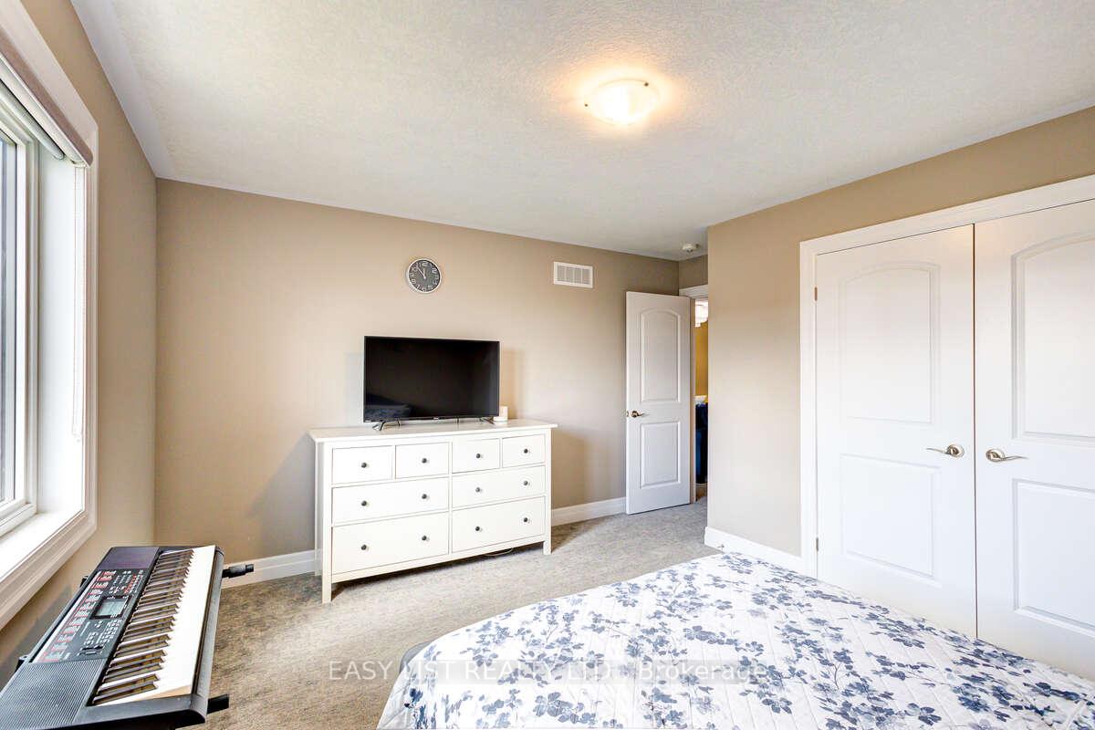 Photo 27 of 284 Chokecherry Crescent, Waterloo, Beechwood/University — HOMEH