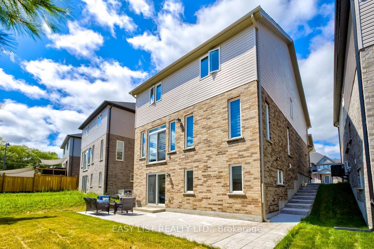 Photo 44 of 284 Chokecherry Crescent, Waterloo, Beechwood/University — HOMEH
