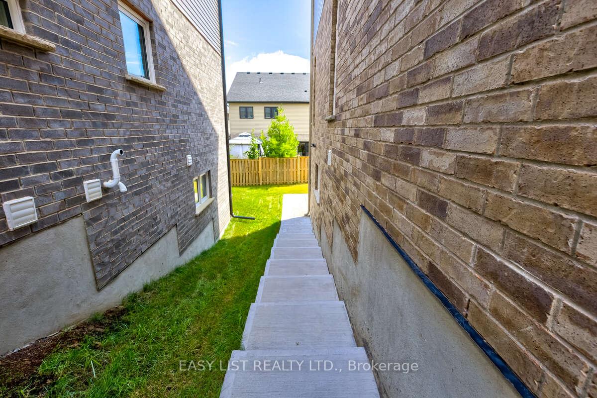 Photo 45 of 284 Chokecherry Crescent, Waterloo, Beechwood/University — HOMEH