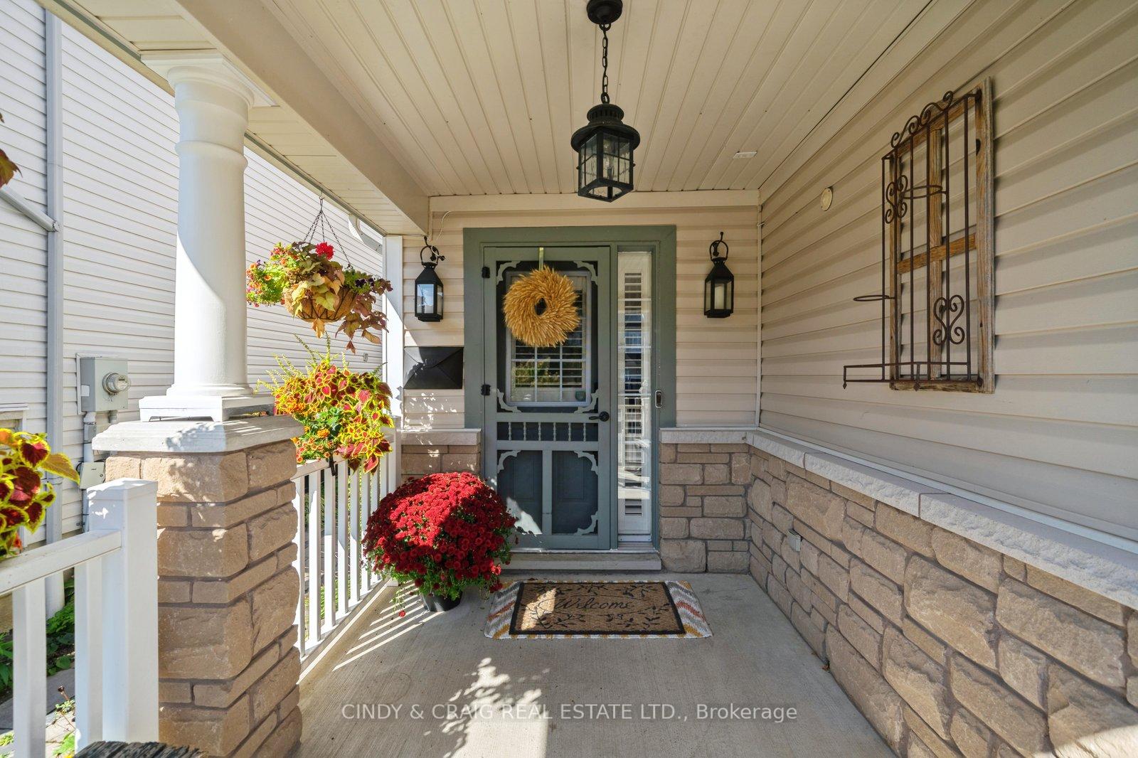 Photo 3 of 53 Mikayla Crescent, Whitby, Brooklin — HOMEH