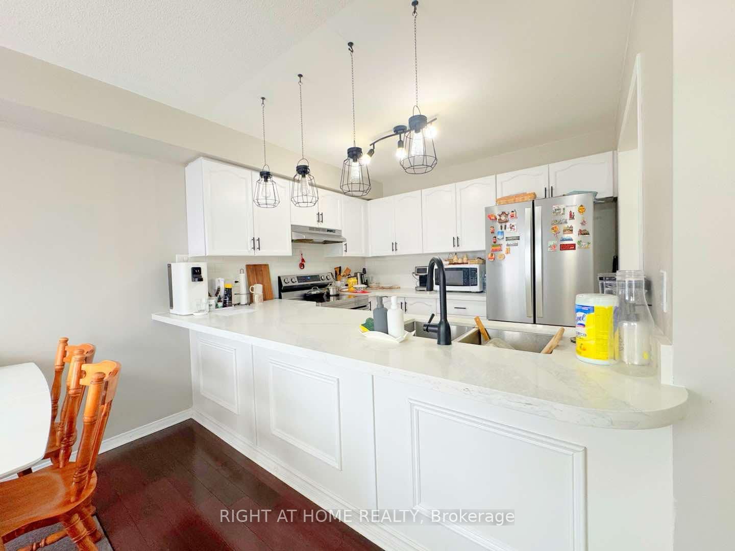 Photo 4 of 65 Candlebrook Drive, Whitby, Pringle Creek — HOMEH