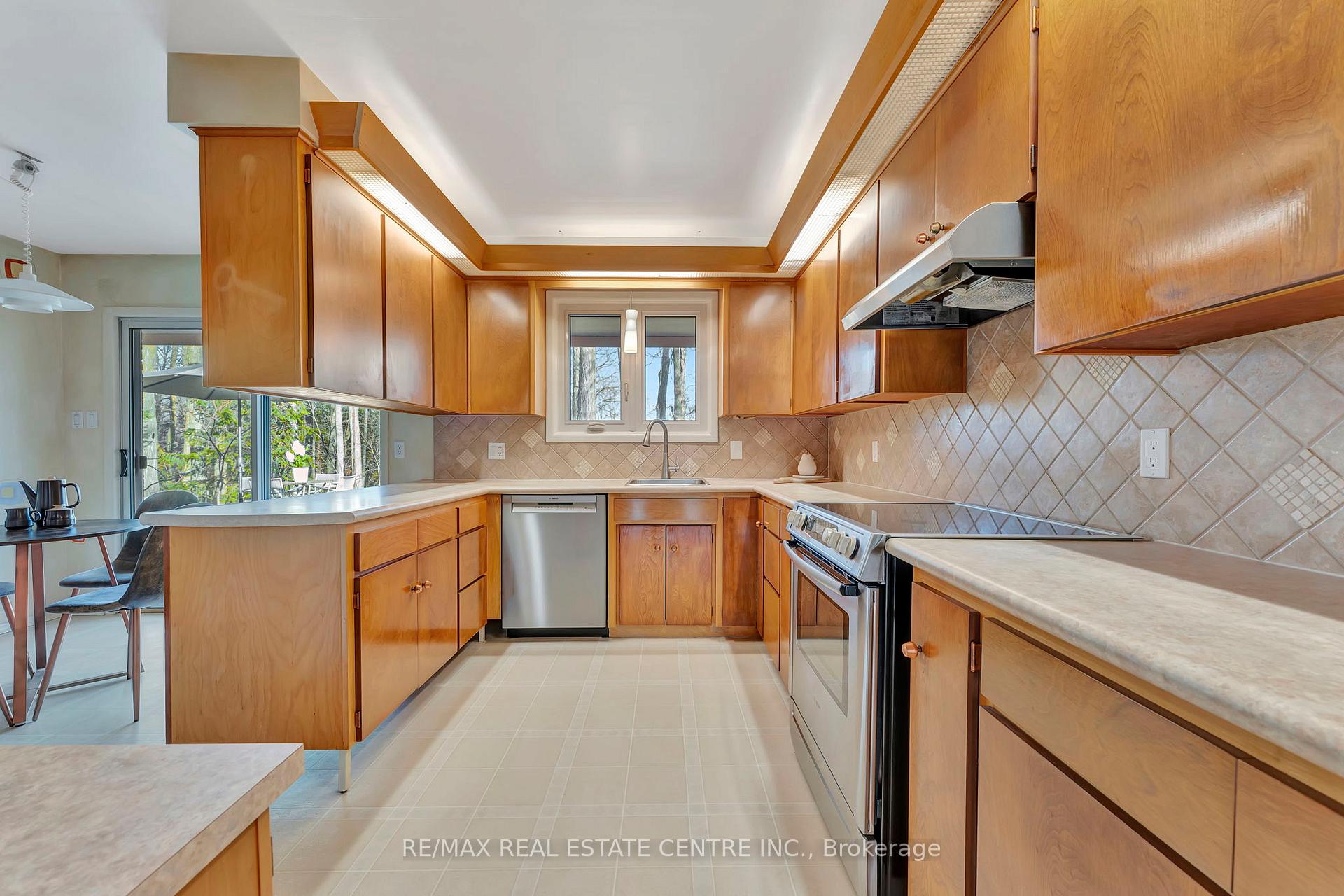 Photo 14 of 382 Arden Place, Waterloo — HOMEH