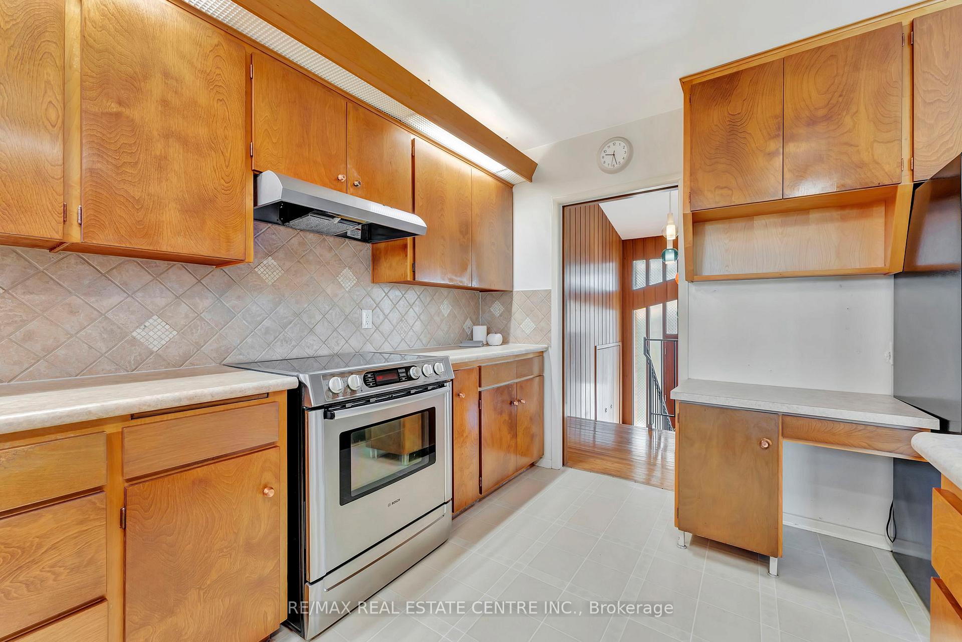 Photo 15 of 382 Arden Place, Waterloo — HOMEH