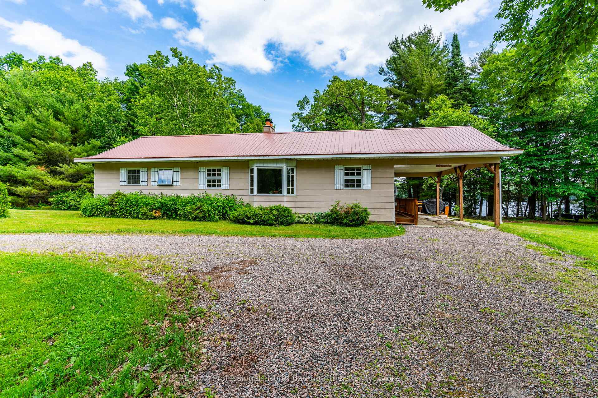 Front of 1230 North Shore Road