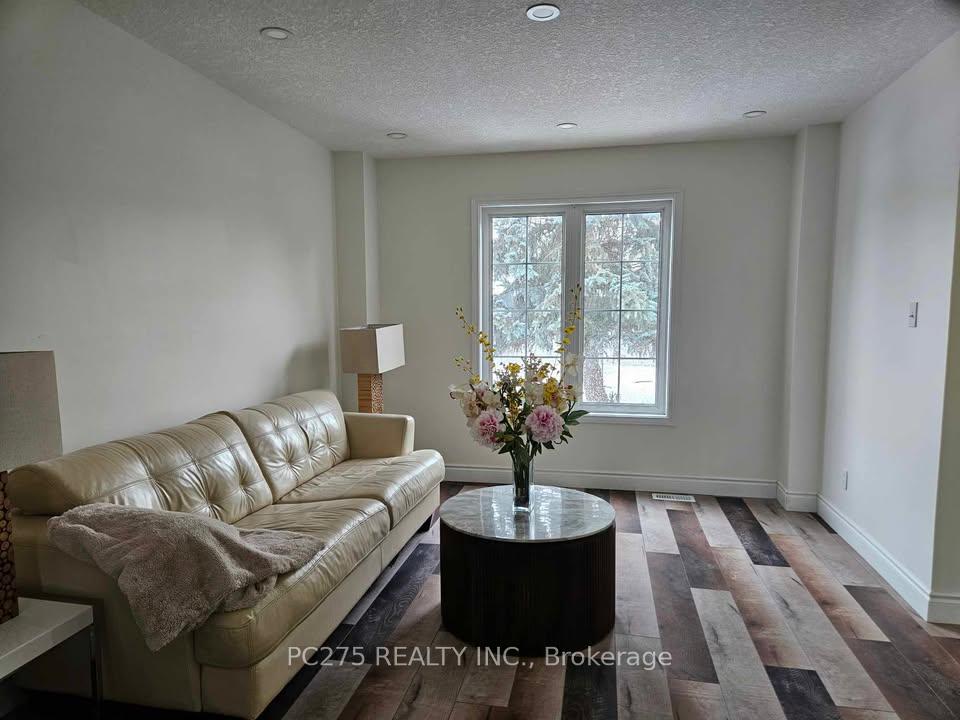 Photo 3 of 508 Barwick Crescent, Waterloo — HOMEH