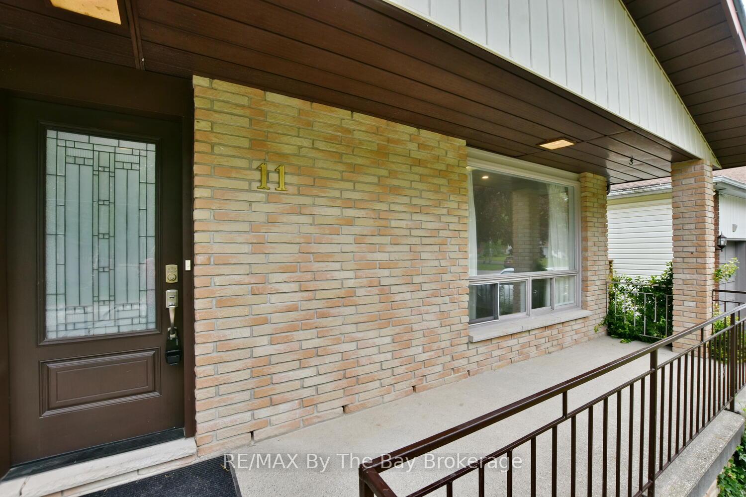 Photo 2 of 11 Caribbean Drive, Wasaga Beach — HOMEH