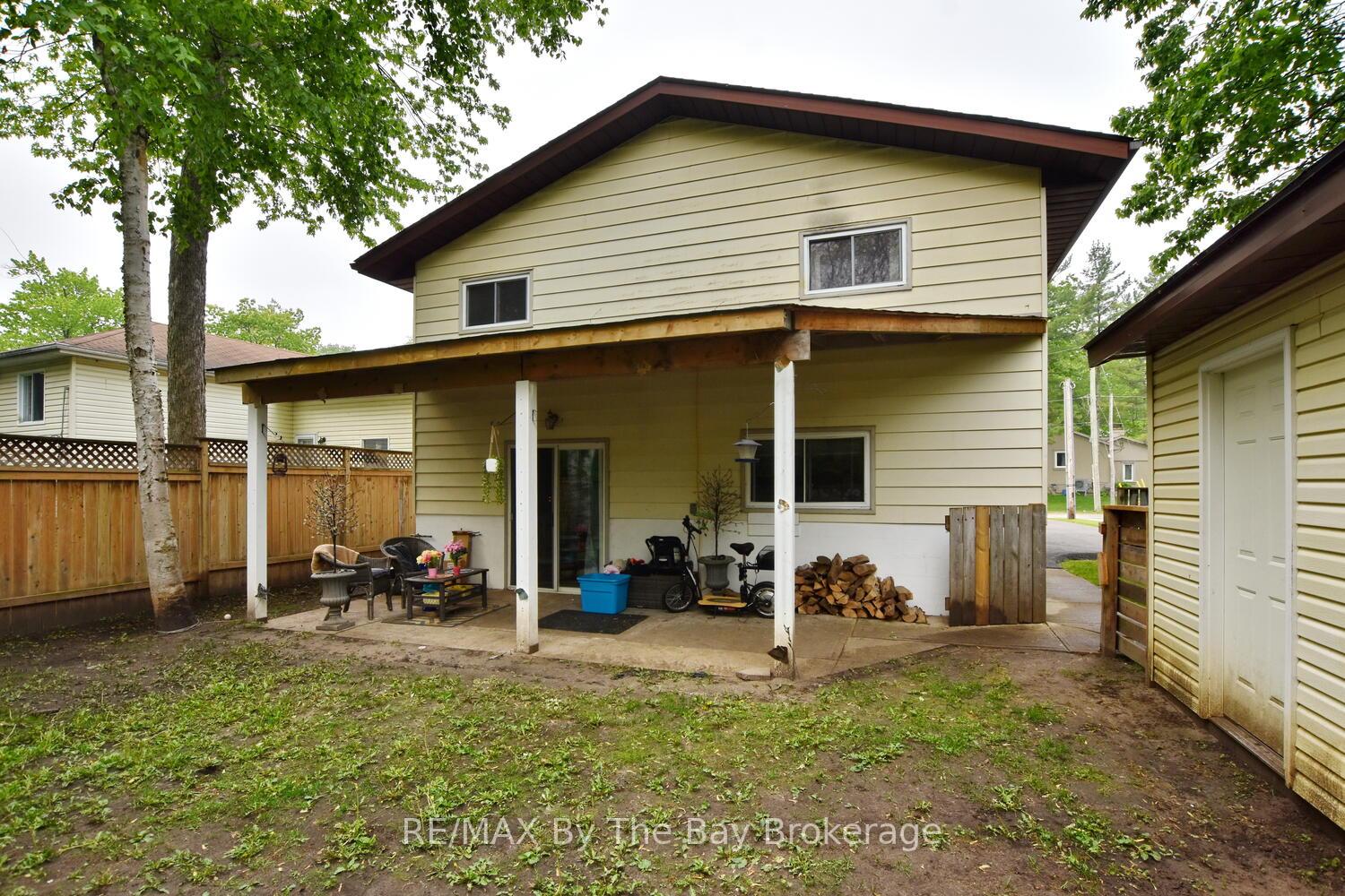 Photo 4 of 11 Caribbean Drive, Wasaga Beach — HOMEH
