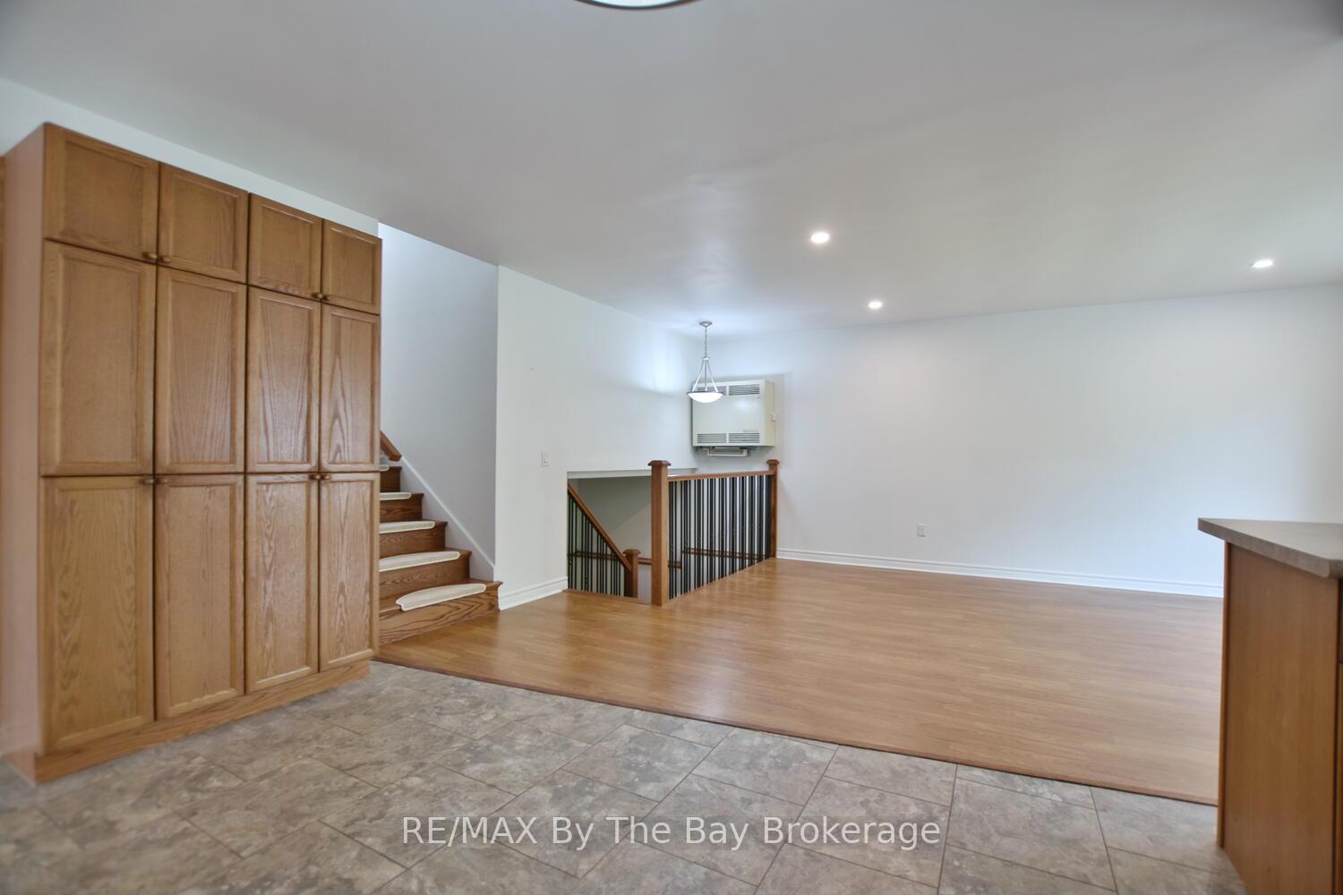 Photo 7 of 11 Caribbean Drive, Wasaga Beach — HOMEH