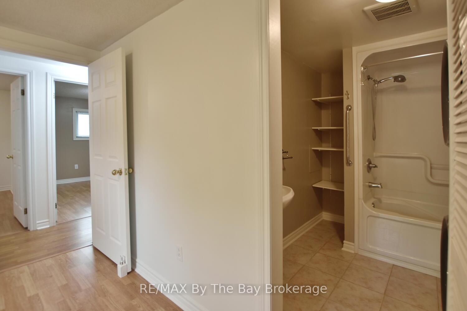Photo 12 of 11 Caribbean Drive, Wasaga Beach — HOMEH