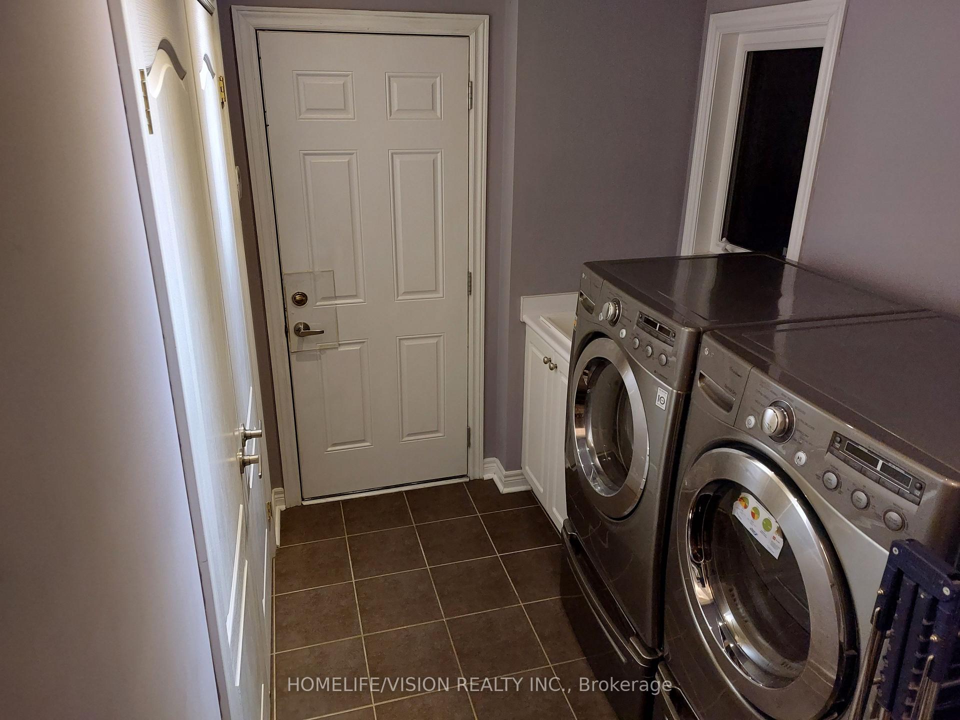 Photo 10 of 26 Ascalon Drive, Vaughan, Patterson — HOMEH