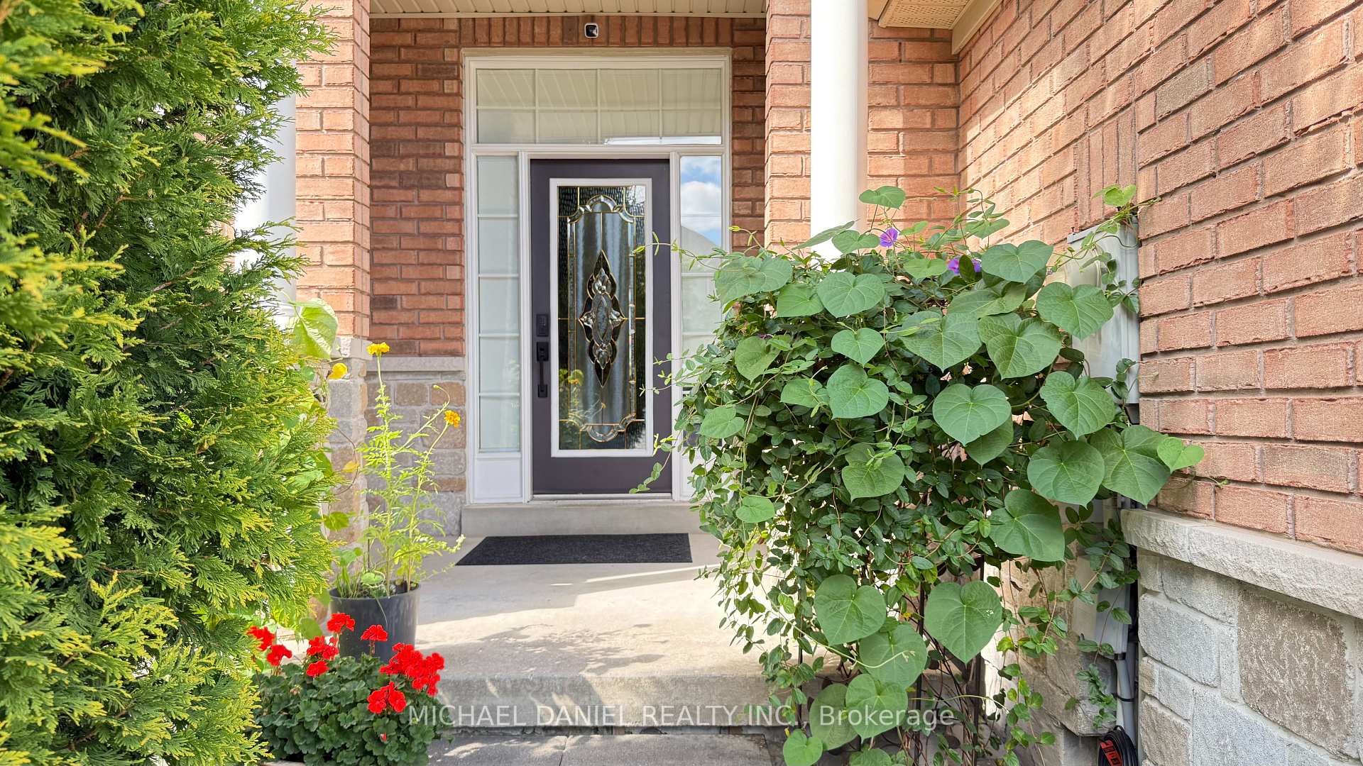 Photo 2 of 48 Whisperwood Road, Vaughan, Patterson — HOMEH